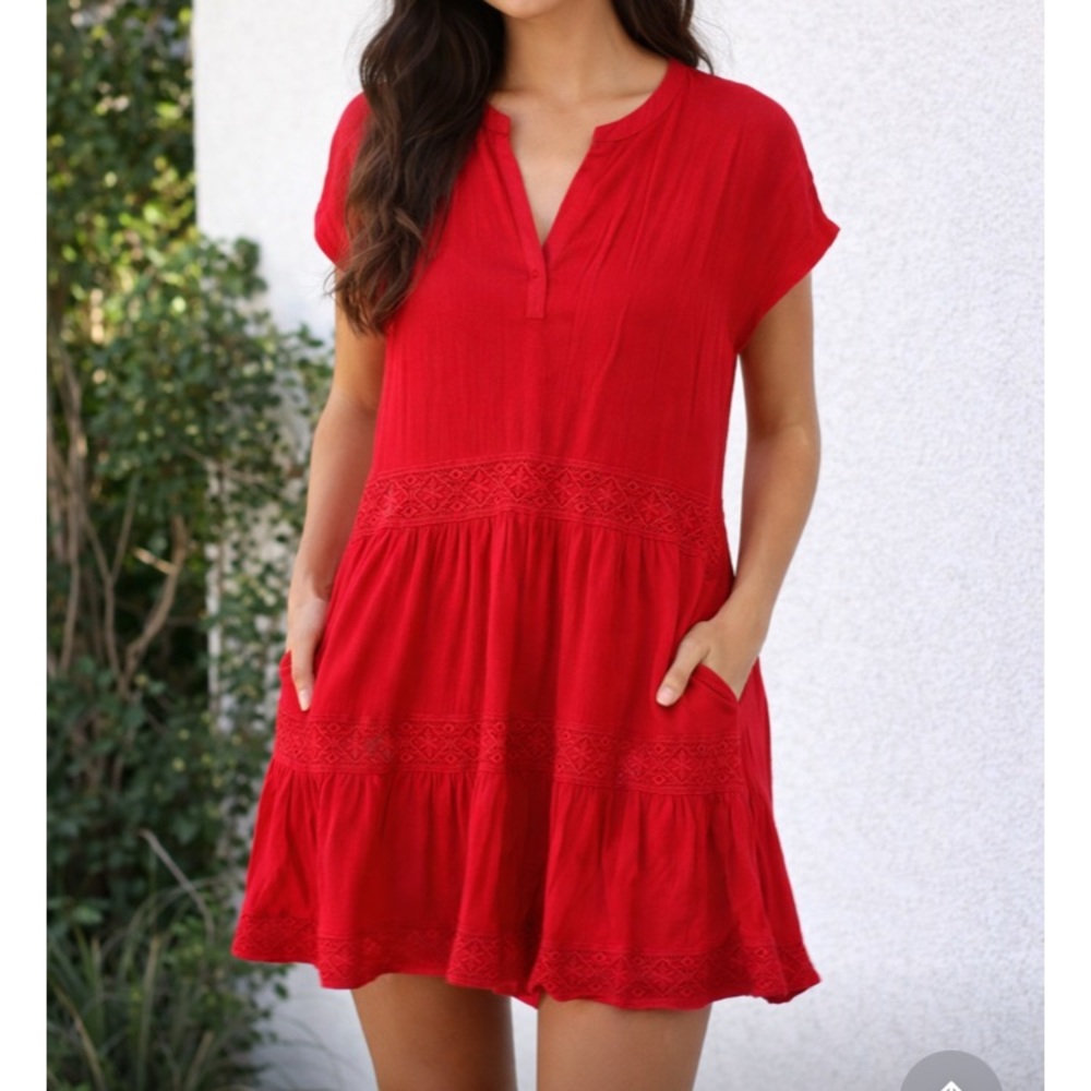 Gibsonlook Hot Red V-Neck Crochet Trim Women's Tiered Tunic Dress Size M
